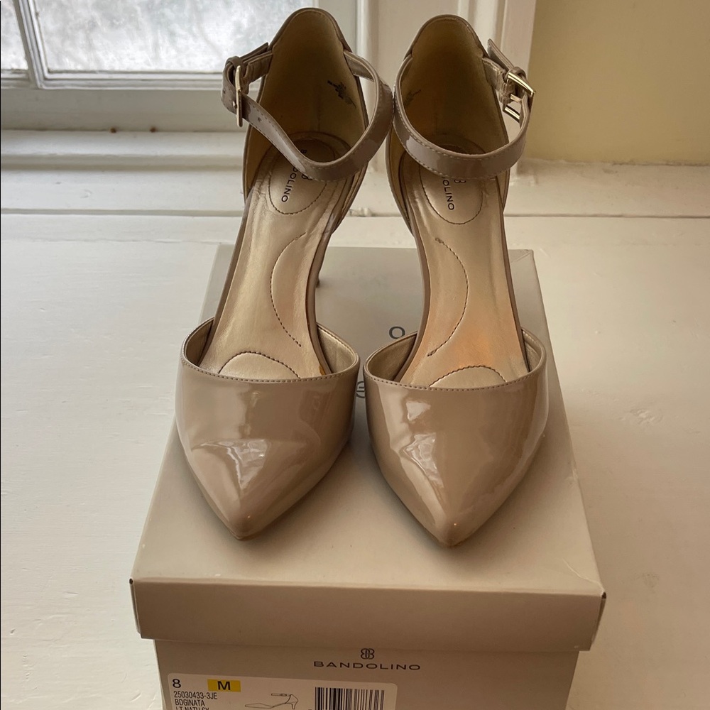 Nude point toe heals size 8